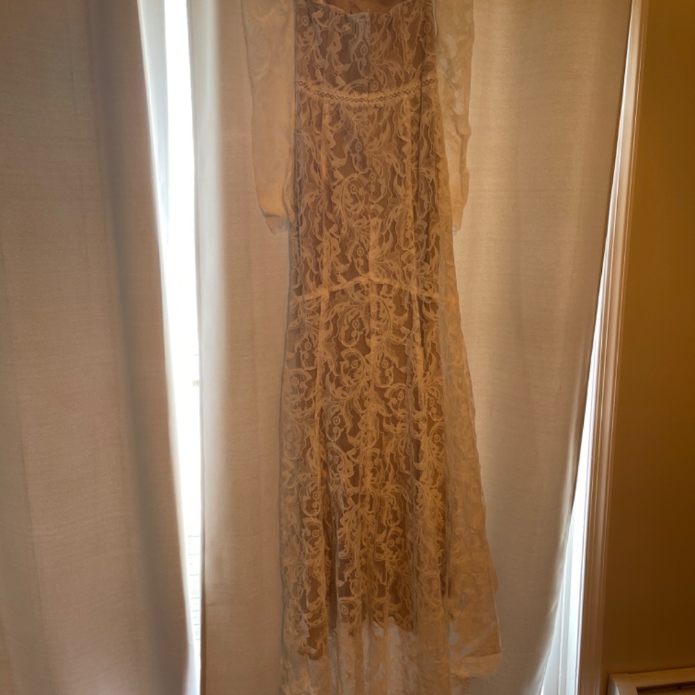 Wedding dress - Picture 2 of 6